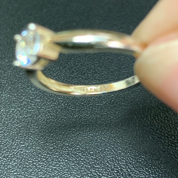 Silver and Cubic Zirconia Ring - Picture 4 of 4